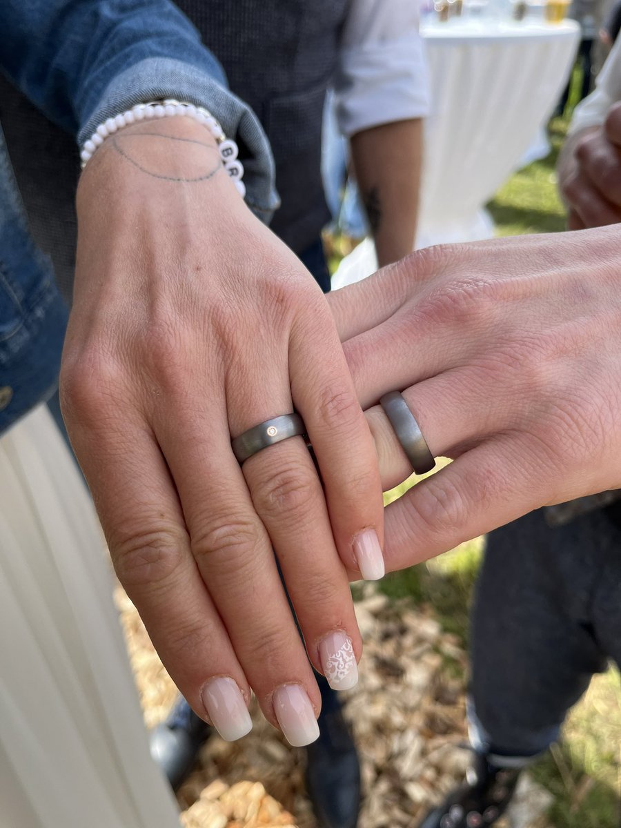Herr_Herzberg's tweet photo. Everybody happy!
Congrats to the couple!
https://t.co/KbNLYU1zWN
#Hochzeit #Trauung #Zeremonie #Trauredner #Baselland #Schnoschöndo https://t.co/v0KXtBJytr