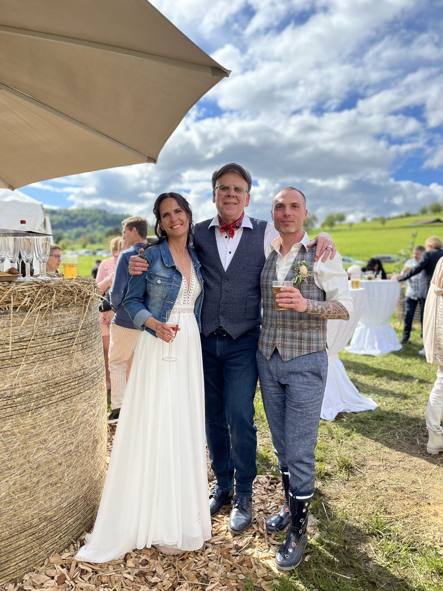 Herr_Herzberg's tweet photo. Everybody happy!
Congrats to the couple!
https://t.co/KbNLYU1zWN
#Hochzeit #Trauung #Zeremonie #Trauredner #Baselland #Schnoschöndo https://t.co/v0KXtBJytr
