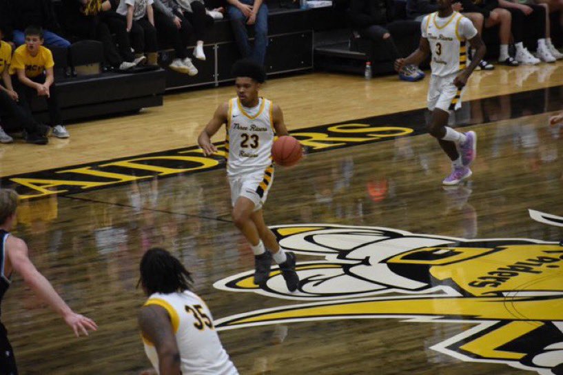 🚨🚨4Year Coaches 🏀🏀

Mario Fleming (6’3/G) of Three Rivers College is available

Fleming  averaged 10.2ppg and 4rpg. Shot a very efficient 54% from the field. Comes with experience to help a program right away.

GPA- 2.7

Film- youtu.be/TK07Qfa0_zY

Contact via DM if