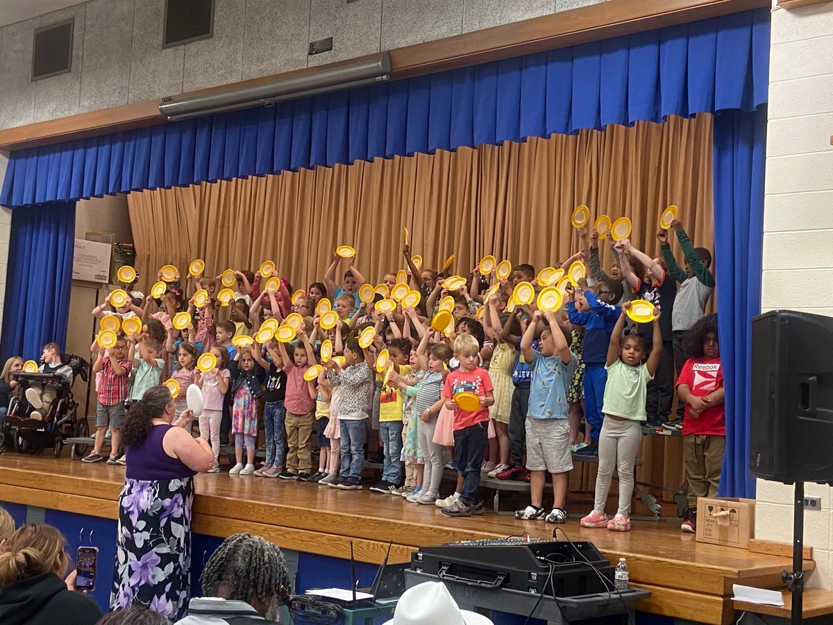We had a great kindergarten performance by Mrs. Santell, Mrs. Tompkins, Mrs. Vosicky, Mrs. Stusek, &amp; Ms. Tuma’s classrooms.  Beautiful songs!  They are ready for 1st grade.
#weschools