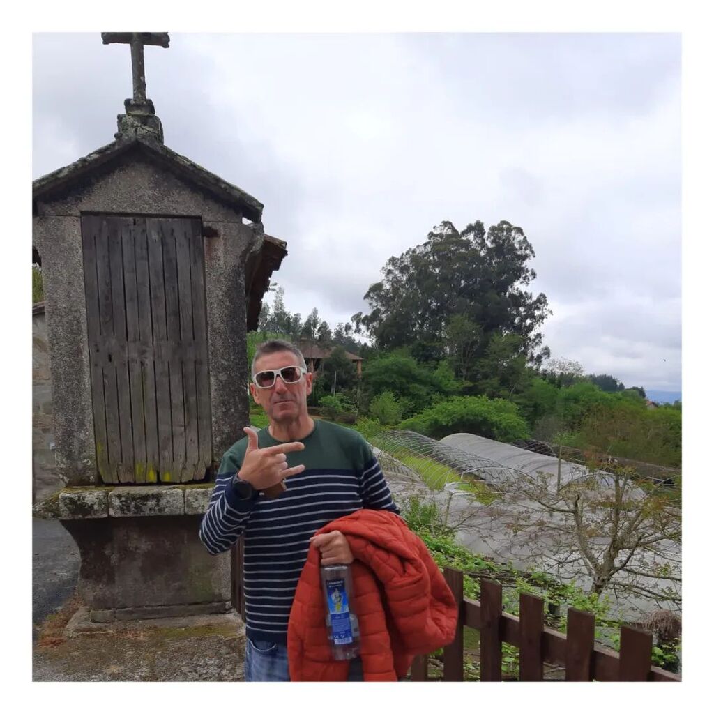 Miércoles y camino de jueves... Vamos, que el finde está cerca!!
#curiosidad130
Los hórreos se utilizan para almacenar alimentos como cereales y legumbres. Una curiosidad interesante es que tradicionalmente se construyen sin utilizar clavos o tornillos. En su lugar, se utili…