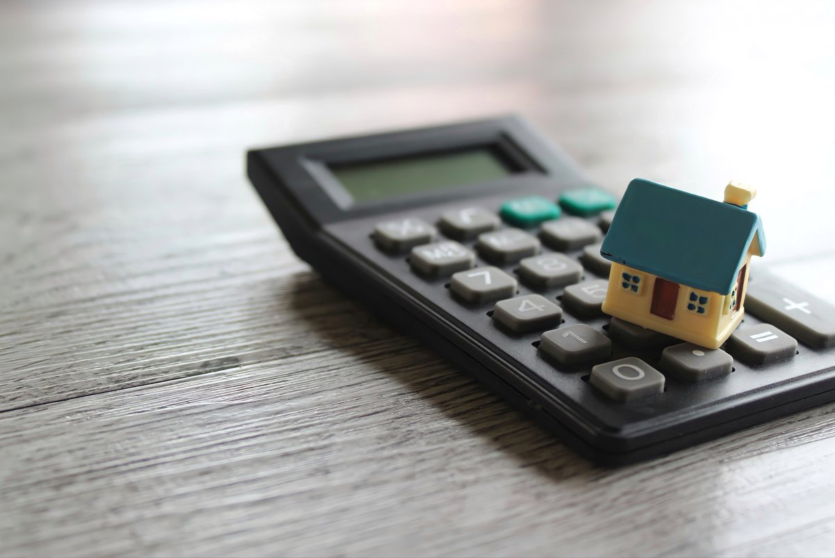 FHFA's tweet photo. Today, FHFA announced that it has rescinded the upfront fees based on certain borrowers’ debt-to-income ratio for loans acquired by @FannieMae and @FreddieMac. FHFA will also issue a Request for Input on the Enterprises’ pricing framework. 

Read more: https://t.co/BKsSLWKsRN https://t.co/4sY4YdyFxM