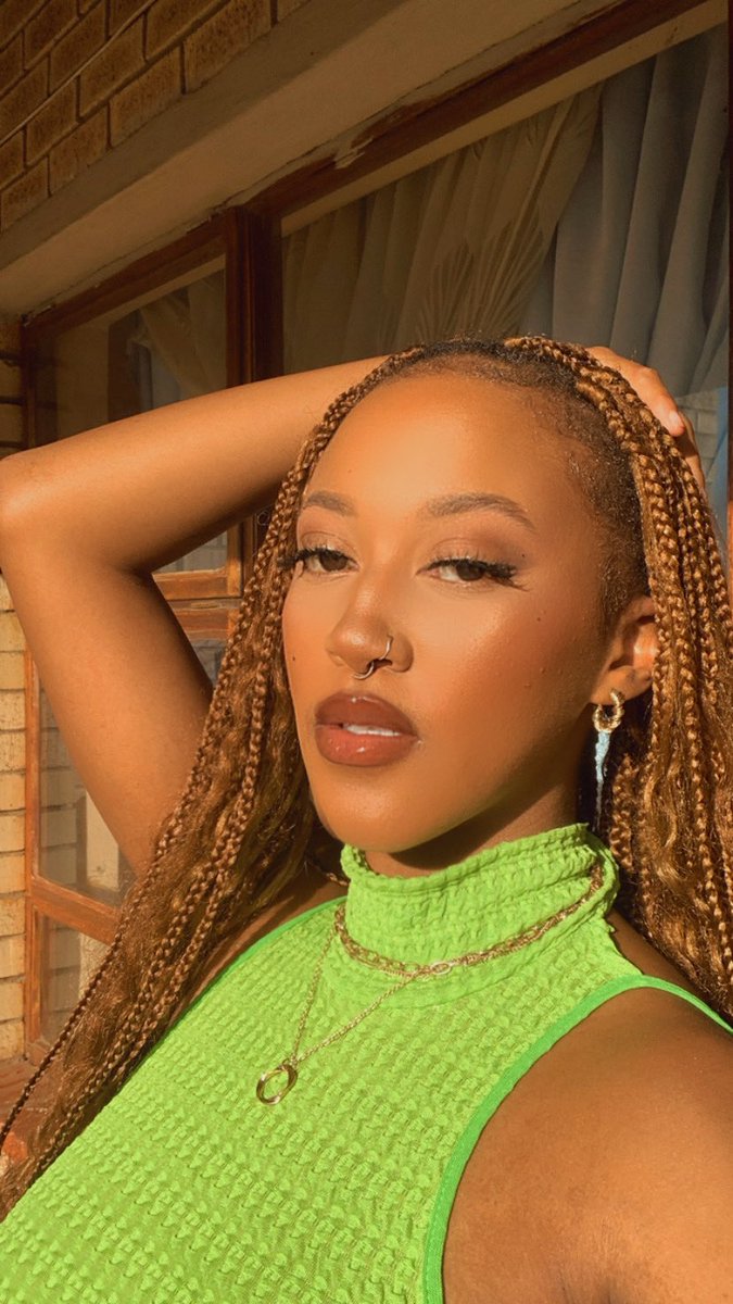 Khanyikwilliams's tweet photo. Green is also slowly becoming loml 💚 https://t.co/pEfL0q4DSi