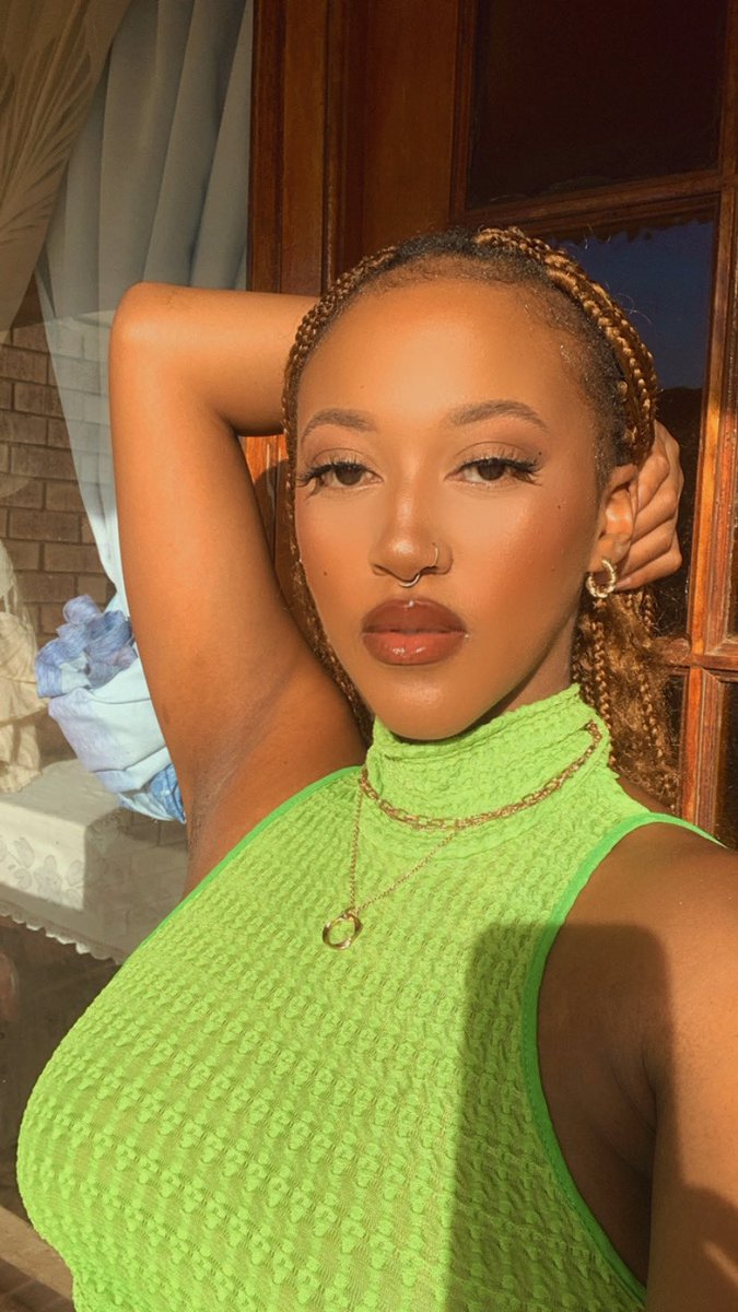 Khanyikwilliams's tweet photo. Green is also slowly becoming loml 💚 https://t.co/pEfL0q4DSi
