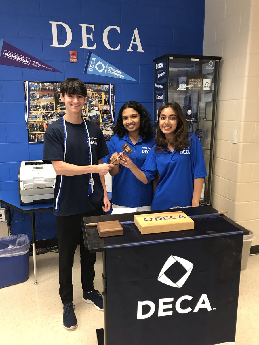 Enjoyed the passing of the gavel from chapter President to new co-Presidents. Got the DECA grad cord too! @LeadGladiator <a href="/Steve_Sweigart/">Steve Sweigart,Ed.D</a> @Valeriemoyer <a href="/MrJ_JCHS/">MrJ’sconnect</a> <a href="/DustinDavisCTE/">Dustin Davis-Austin</a>