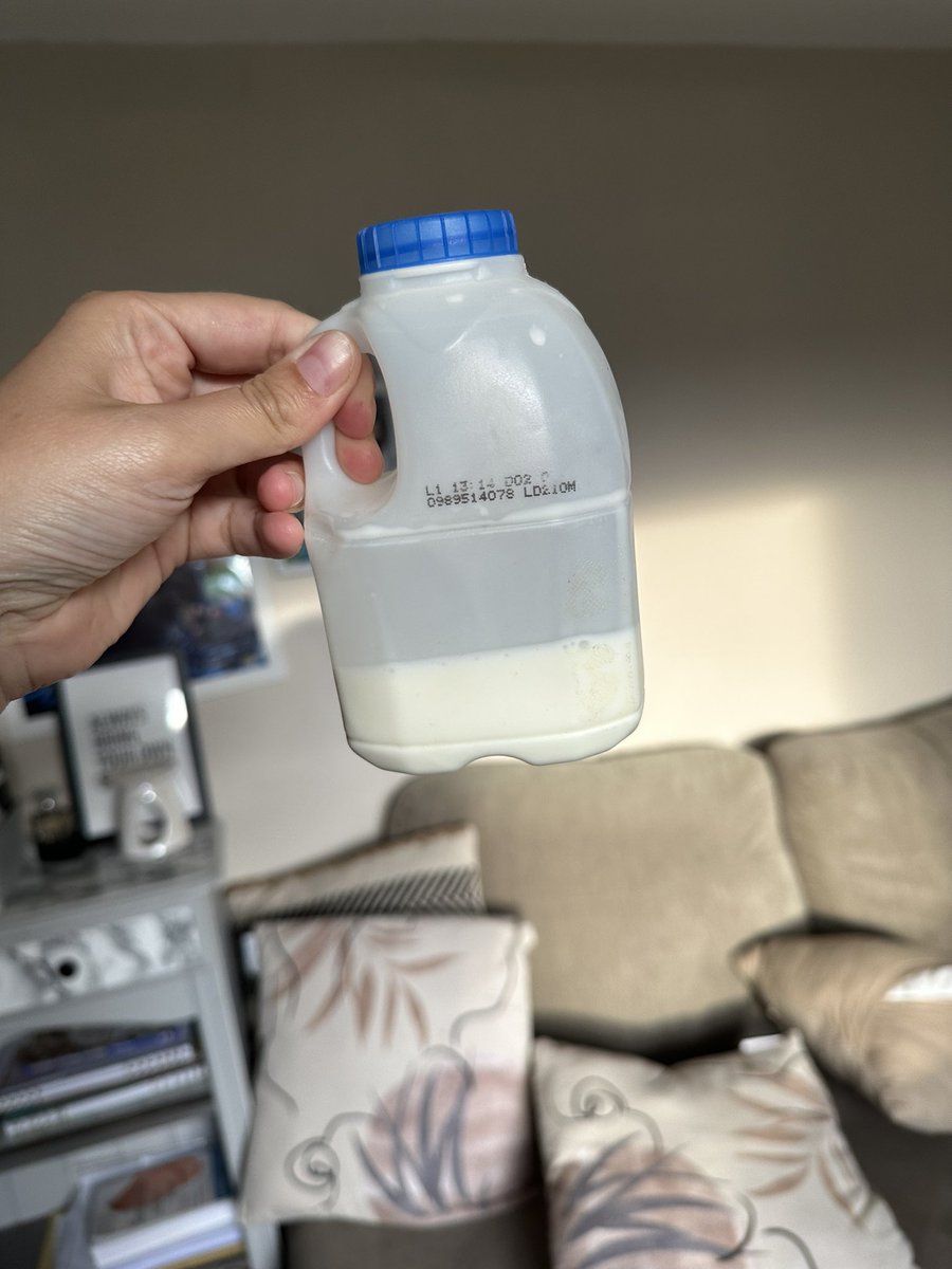 edajoir's tweet photo. How many cups of tea is this amount of milk making? https://t.co/qs0AheybZU