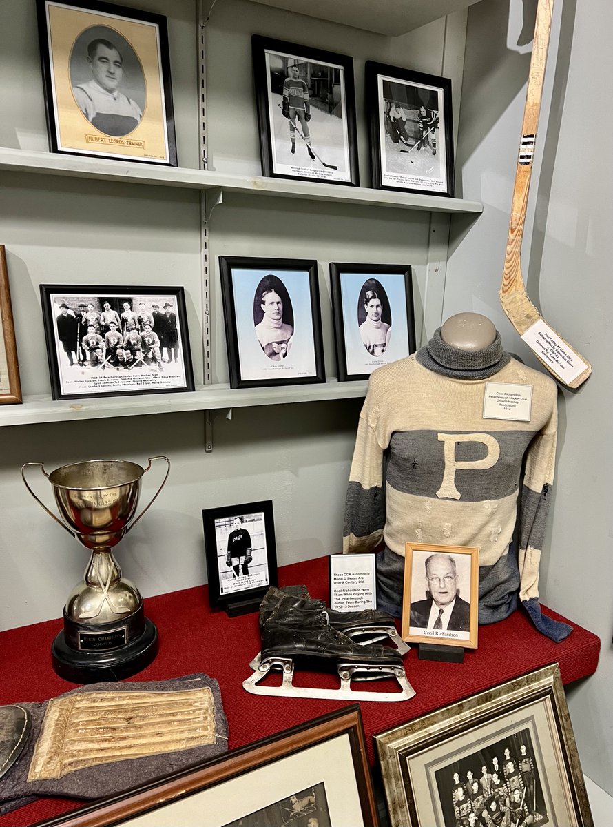 PDSHOF's tweet photo. If you’re coming down to the Memorial Centre next week for games 3 and 4 of the @OHLHockey Championship Series between the @PetesOHLhockey and @LondonKnights, stop by to see us!! 

We’ve got lots of hockey history for you to look at …and it’s free to come in! https://t.co/u5mIUtVApe