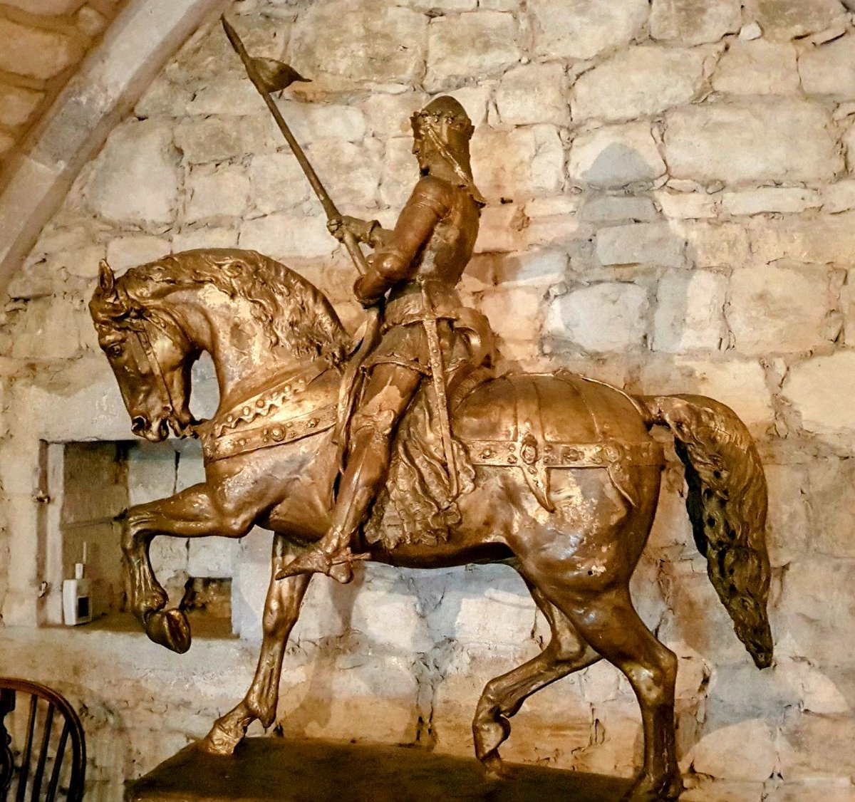 📢Wargame modellers, collectors, gamers, fellow nerds, may I please borrow your digital ears?

Soon we're sending our statue of Edward of Woodstock, the Black Prince off for some much needed conservation work at a studio.

I am looking to organise a wargaming fundraising event!