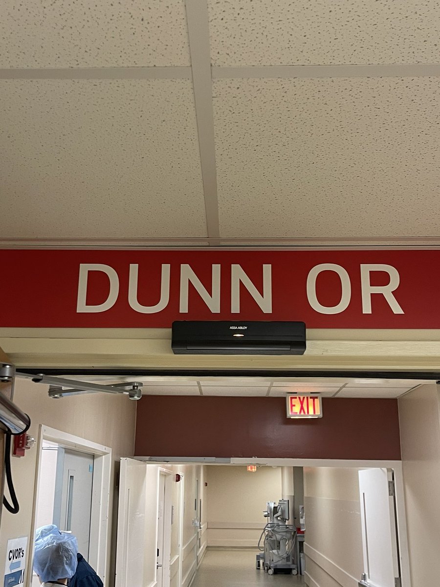 OUskullbaseMD's tweet image. Thank you to @gwb777 @HMNeurosurgery for the invitation to give Grand Rounds - wonderful culture and vibrant program, great faculty, residents, and research. Everything *is* bigger in Texas! And incredible taste 😂
