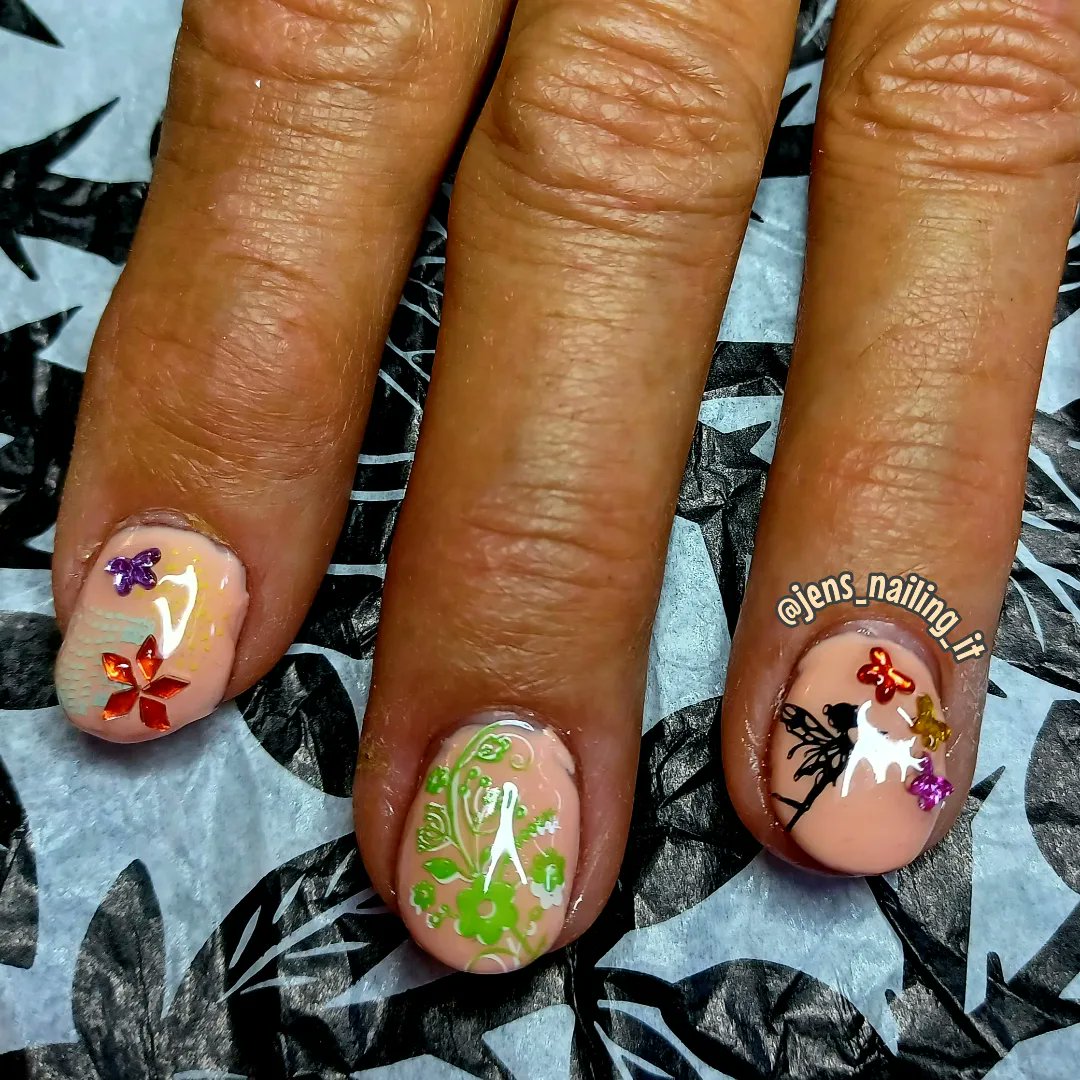 Faileen's tweet photo. 🌷 Mother's Day Nails 🪻

Got mom ready for her day!
Follow me on IG (@jens_nailing_it) to see all my nail art! https://t.co/TRwBWYcm9R