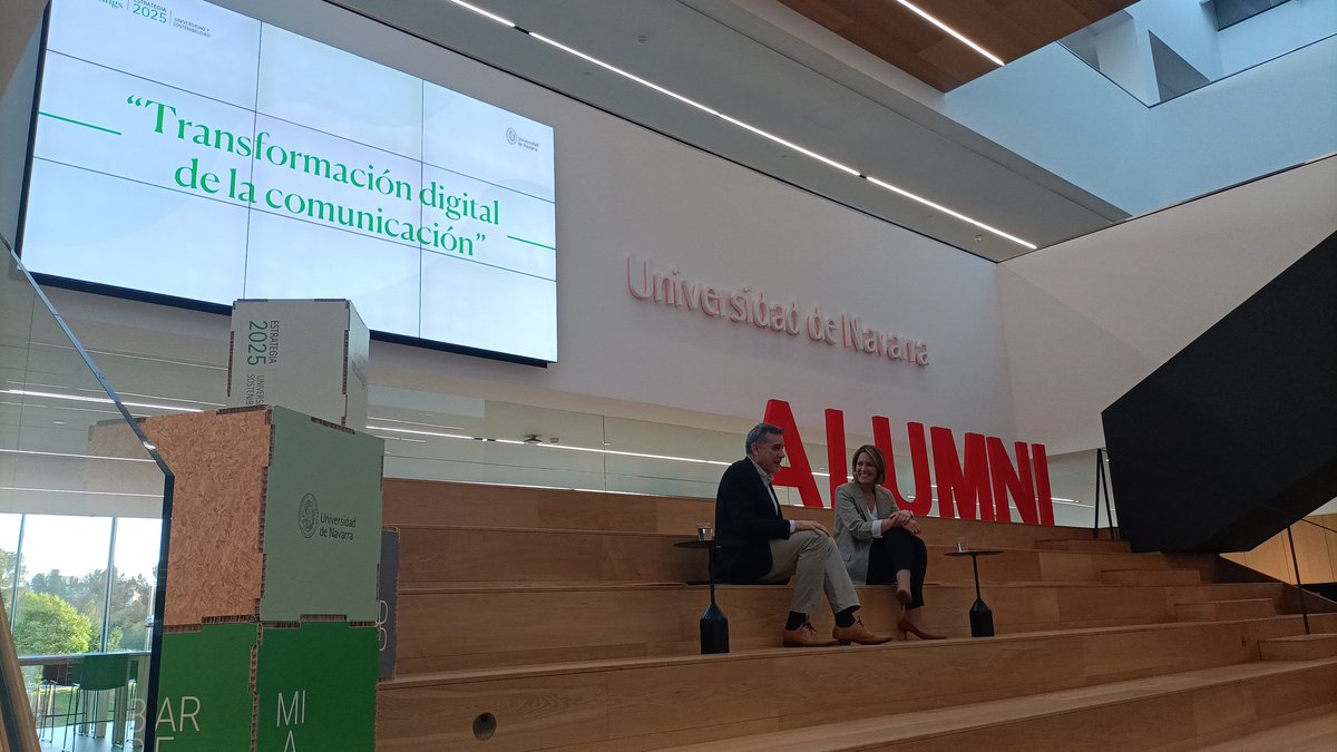 Hoy en #Alumnimeeting en la Universidad de Navarra en Madrid.
Transformación  Digital de la comunicación, con <a href="/SIntxaurrondo/">Silvia Intxaurrondo</a> y <a href="/rsalaverria/">Ramón Salaverría</a> .