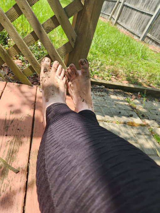 https://t.co/5unHYvYynq Preview from my most recent album I posted #dirtyfeet #feet #feetfethish #feetcontent<a href="/tag/feet"class="tags"><span>#feet</span></a><a href="/tag/dirty"class="tags"><span>#dirty</span></a><a href="/tag/gardening"class="tags"><span>#gardening</span></a><a href="/tag/dirtyfeet"class="tags"><span>#dirtyfeet</span></a><a href="/tag/feetpic"class="tags"><span>#feetpic</span></a><a href="/tag/feetpictures"class="tags"><span>#feetpictures</span></a>