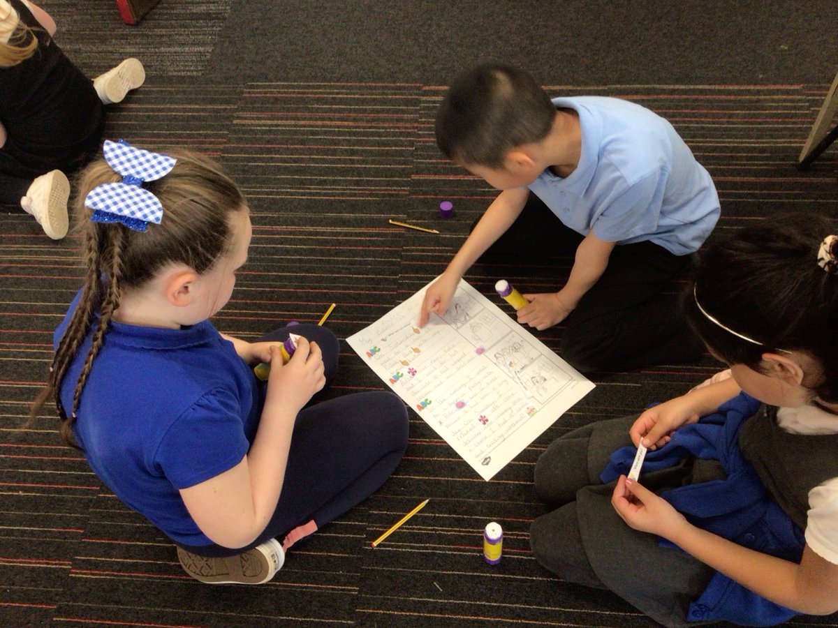 ToryglenPS's tweet photo. P2/3 practised identifying the success criteria on a piece of writing before beginning their own recount writing. π @literacyfor_ALL #YesSuccess https://t.co/aMQmpJZ5aC