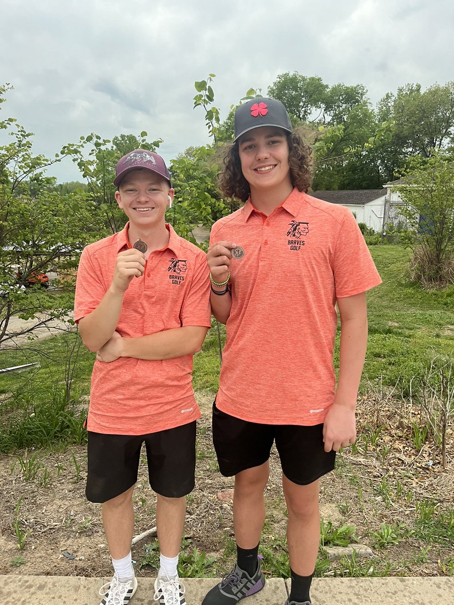 2 Medalists in our final JV tournament of the season! Landon Bragg finishes 20th, shooting a 95, and Parker Hill finishes 24th, shooting a 97. Both are career low scores!