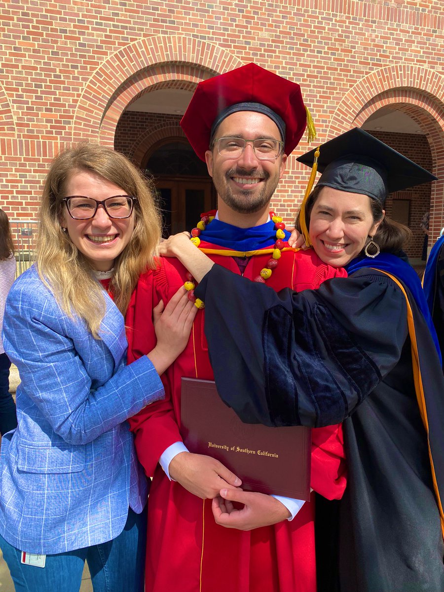 EreminaOE's tweet photo. Precios moment of our one and only Alex Czaja being hooded today!!!!!! 🍾🎓🥂

#PhD #hooding #commencement #ProudPostdoc #ProudPI @TheZavaletaLab 
@uscbme @USCViterbi https://t.co/9tHCGTnshf