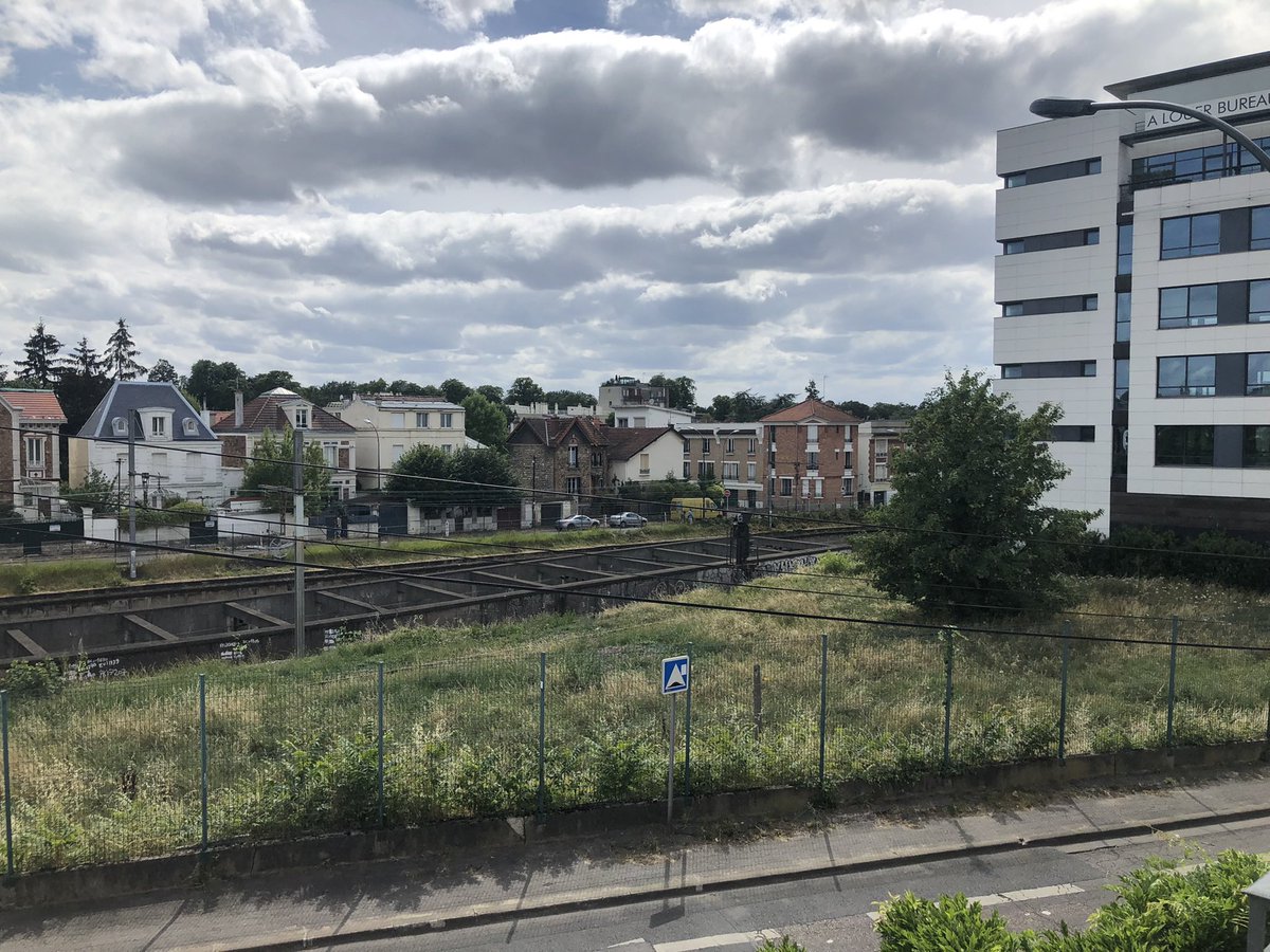 SudFontenay's tweet photo. Problème de cohérence à Fontenay-sous-Bois ! 

De qui se moque-t-on? 

Pour préserver la biodiversité, commençons par trouver les solutions alternatives au bétonnage !

@RATPgroup @JPGautrais @Ecologie_Gouv @Prefet94 @G_GouffierCha https://t.co/EvNTb2QrxJ