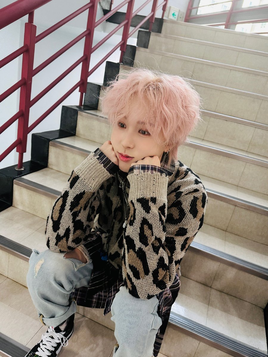 onewefiles's tweet photo. --> onewe pics <-- 

#ONEWE #원위 #GIUK #기욱 
@official_ONEWE https://t.co/vSEdzxc8h8