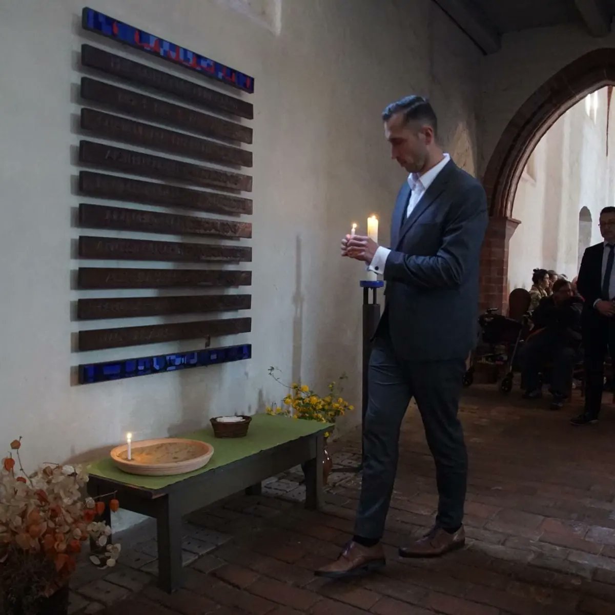 Tag der Befreiung am 8. Mai in Stendal: Erinnerungen an den Schrecken des Zweiten Weltkrieges und mahnende Worte für einen baldigen Frieden in Europa.