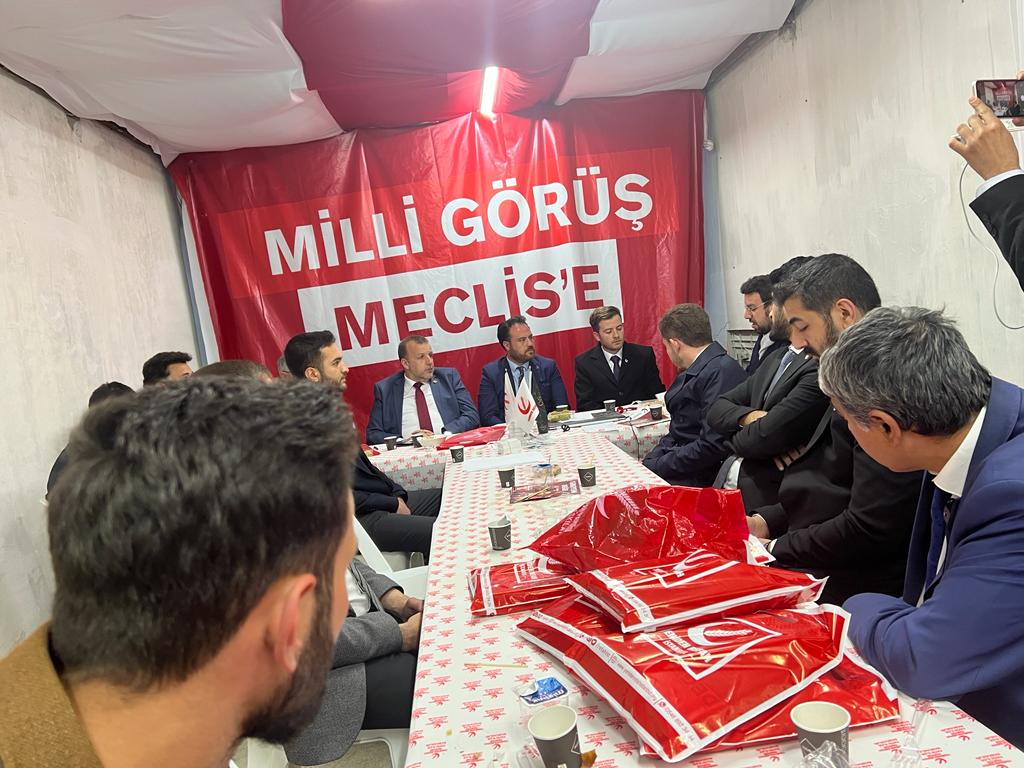 Yrefahfatihilce's tweet photo. Genel Merkez Gençlik Kolları Başkanımız Melih Güner Bey Ve Ekibi Fatih/ Karagümrük Skm'mizi ziyarette bulundular. Beşiktaş Ak Parti Birlik Çalışma Kurulu Başkan Vekili Mustafa Sercan Şart Bey'ede ziyaretlerinden dolayı teşekkür ederiz.

#yenidenrefahpartisi #milligörüş https://t.co/jCDEiOEBJN