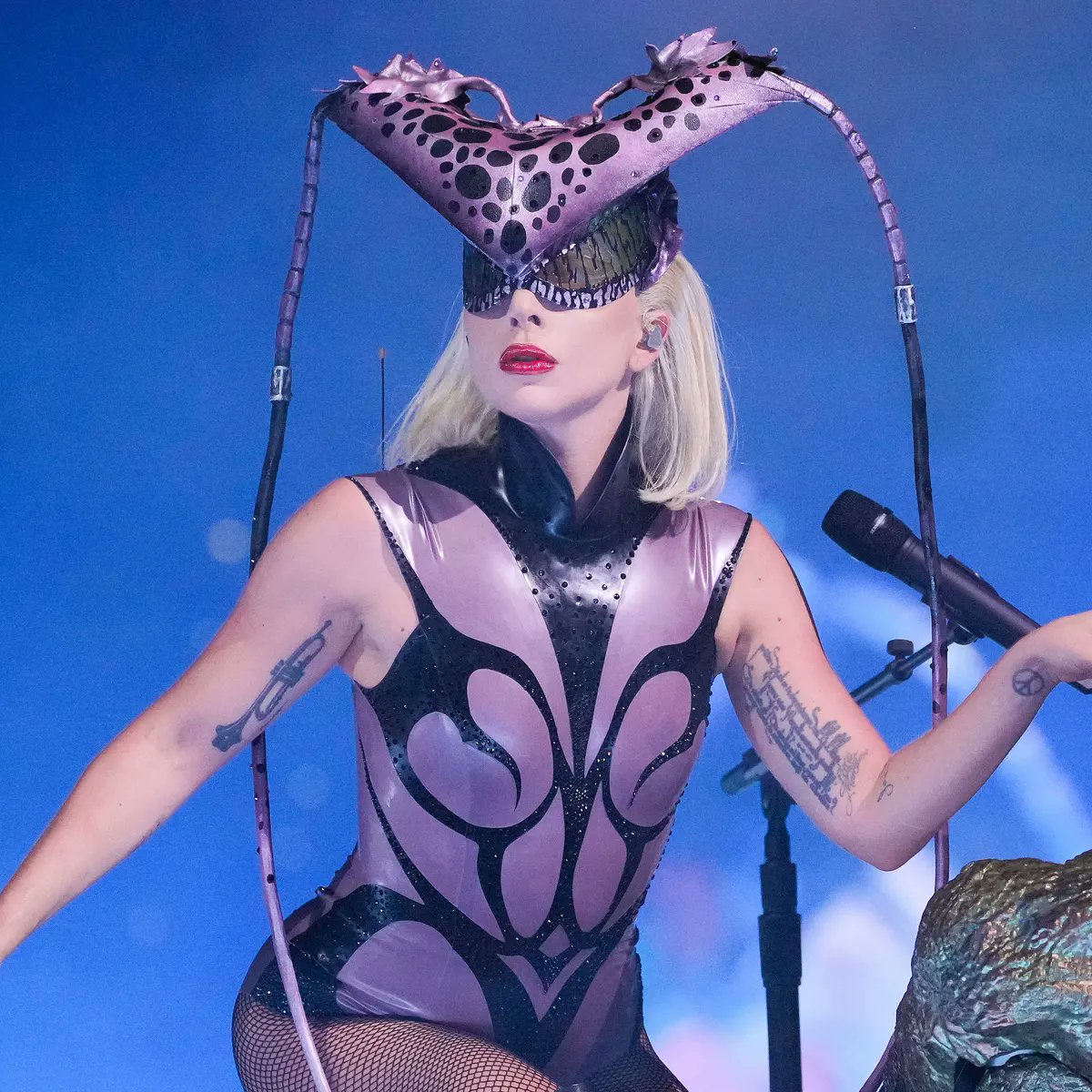 gagadaily's tweet photo. BeeYoncé and Lady BugGa #twinning https://t.co/sxgkEiQbcU