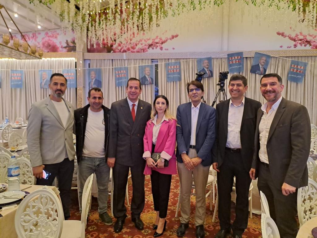 Genel Başkanımız  Sn. <a href="/Ahmet_Davutoglu/">Ahmet Davutoğlu</a>'nun katılımlarıyla, 3. Bölge Milletvekili Adayımız Fevzi Donat'ın düzenlediği programda STK temsilcileri ve kanaat önderleri ile bir araya geldik.
Vekilimize başarılar diliyorum.

 <a href="/fvzdnt/">Fevzi Donat</a>