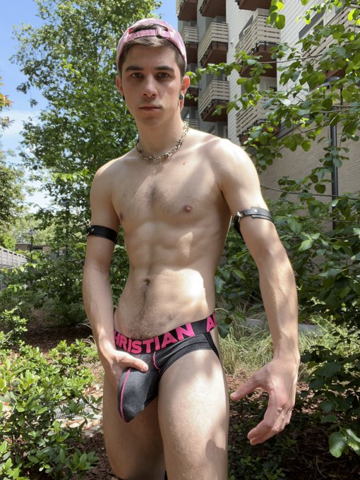 A wild go-go boy appears! 😛 What will you do? https://t.co/T62tl1frY5