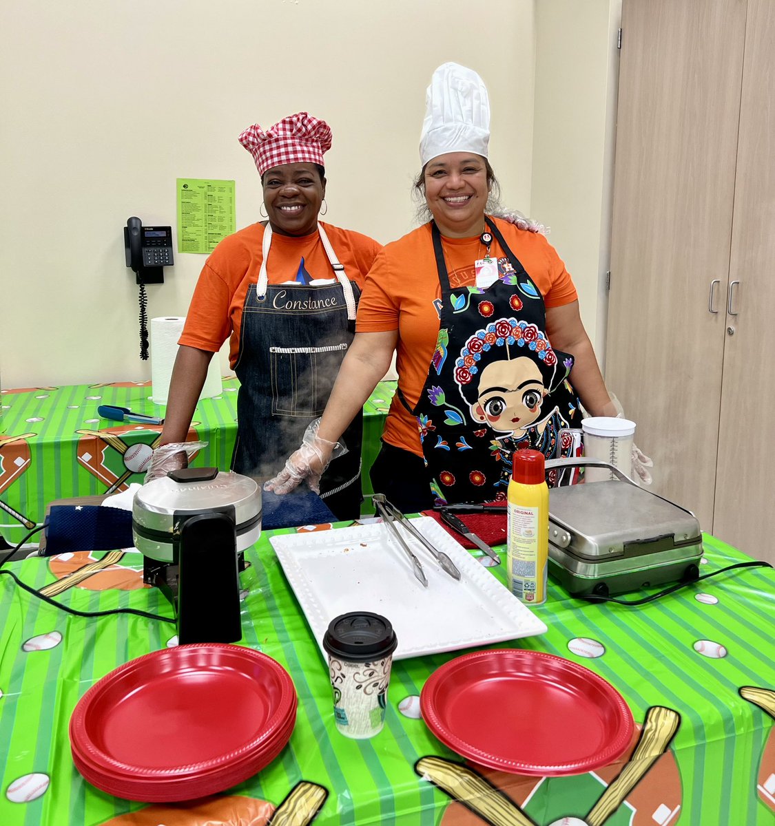 Hill_AISD's tweet photo. Hill teachers started Day 3 of Teacher Appreciation Week with a Grand Slam Breakfast! ⚾️ 🧇 🥓 Hill Administrators thoroughly enjoyed cooking waffles and serving teachers. 👩🏼‍🍳@AldineISD #TeacherAppreciationWeek @MsAguila1 @Garciamari2001 @MrsMcCraw2020 @SheniceGary https://t.co/HSrXVR3tAb