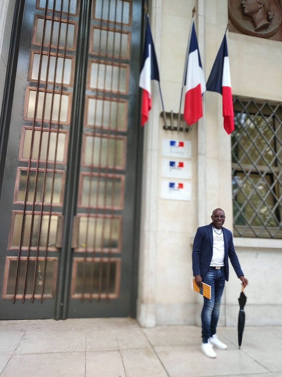 AlcanClaude's tweet photo. Merci au Ministre  @OlivierKlein93 pour l’invitation au vernissage de l’exposition  « Portraits de France » de Ludovic Blanchard. https://t.co/SxrnWD7i24