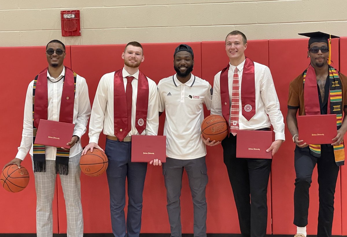 tre_spivey's tweet photo. Athletes🏀 ➡️ Alumni🎓
I am very proud of my brothers for taking care of business not just on the court but off as well. Can’t wait to see where life takes you all. Just know that you’ll always have a home here @IUKMBB‼️
#RollCougs #graduation2023 https://t.co/tNPDL14xqD
