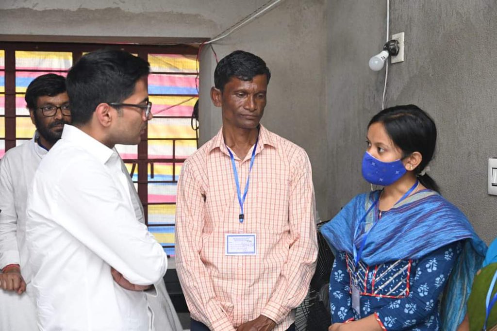 TrinankurWBTMCP's tweet photo. No movement can be said to be successful without the support of the commoner. The success of  #JonoSanjogYatra that we started to urge people to field their own nominees in the Panchayat polls depends on this.
-Shri @abhishekaitc on the 15th day of the yatra
#TrinamooleNaboJowar https://t.co/iOrSQacBU3