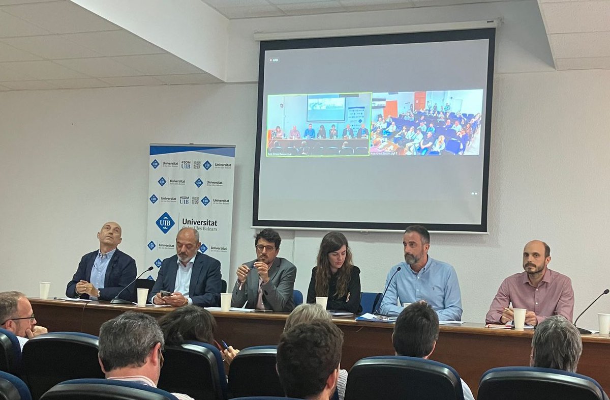 jluismateo10's tweet photo. Un honor participar en el debate sobre política universitaria en representación del @ppbalears en la que es mi casa @uibuniversitat Distintos puntos de vista, pero un objetivo común: una mejor @UIBuniversitat #margaprohenspresidenta #ppbalears
https://t.co/XQvqf20xUe https://t.co/mF65nSorFC