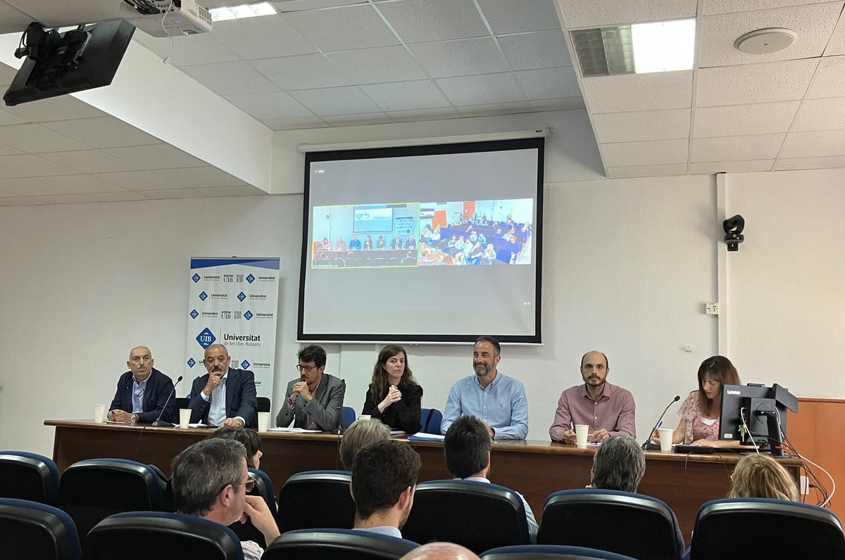 jluismateo10's tweet photo. Un honor participar en el debate sobre política universitaria en representación del @ppbalears en la que es mi casa @uibuniversitat Distintos puntos de vista, pero un objetivo común: una mejor @UIBuniversitat #margaprohenspresidenta #ppbalears
https://t.co/XQvqf20xUe https://t.co/mF65nSorFC