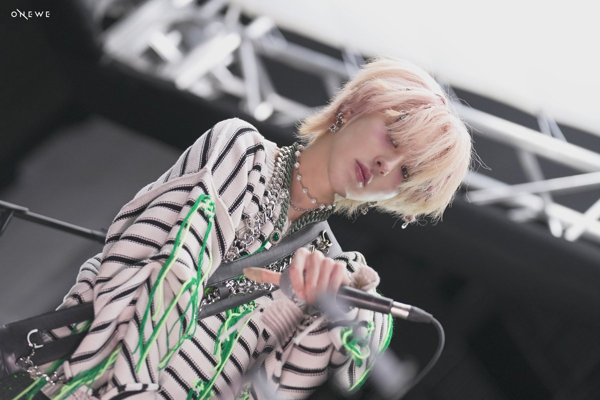 onewefiles's tweet photo. --> onewe pics <-- 

'제0호선 시간역행' MV BEHIND 📸

#ONEWE #원위 #GIUK #기욱 
#WE_SPACE @official_ONEWE https://t.co/nhWU2H23Yr