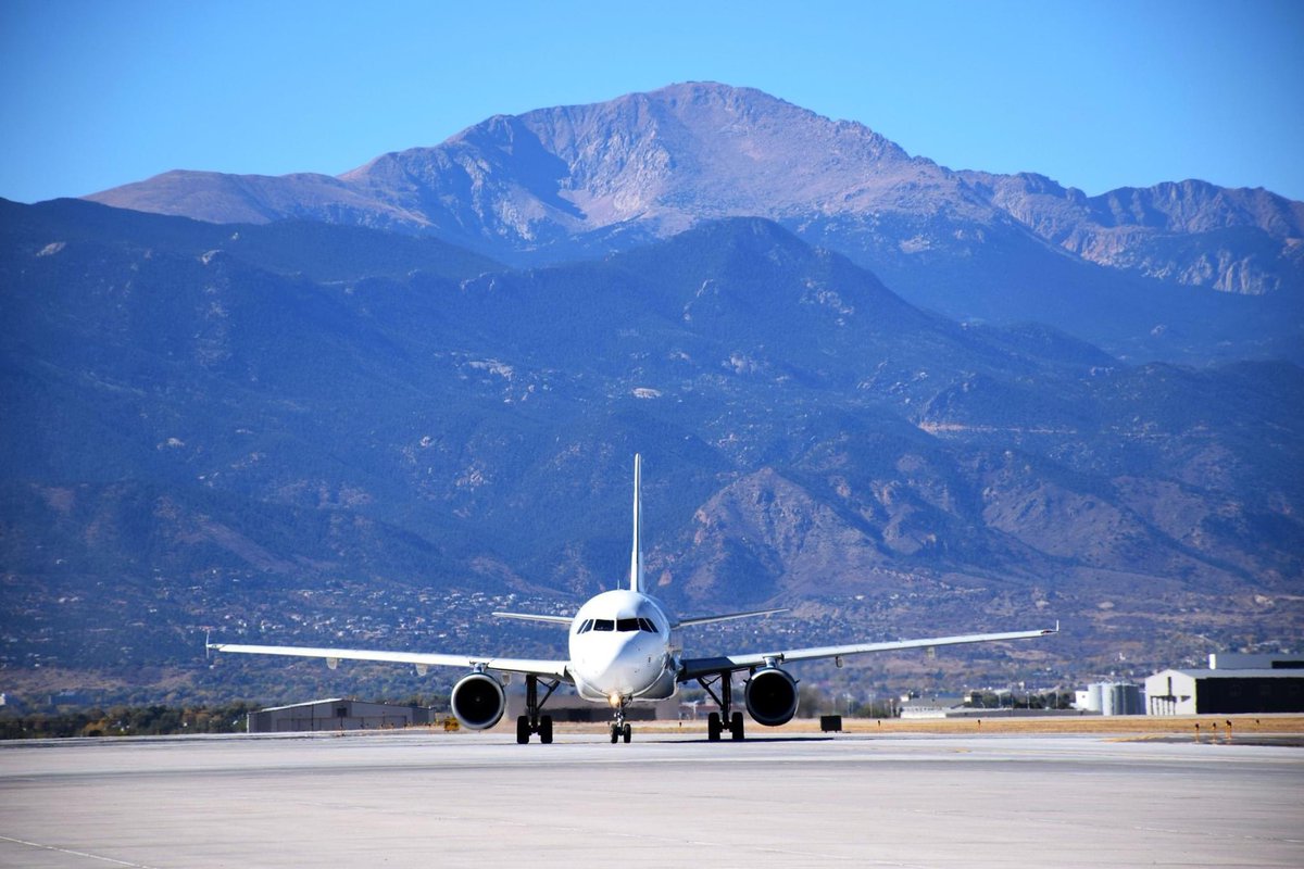 PPIHC's tweet image. Terminal to track in no time. Fly Colorado Springs Airport. ✈️

Follow the link below to book your flights and see what the Official Airport of the #PPIHC has to offer!

linktr.ee/pikespeakhillc…
•
📸 @COSAirport 
#FlyCOS #ColoradoSpringsAirport #PikesPeak #NTTW23