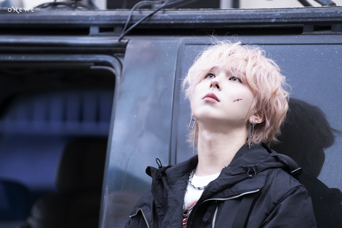 onewefiles's tweet photo. --> onewe pics <-- 

'제0호선 시간역행' MV BEHIND 📸

#ONEWE #원위 #GIUK #기욱 
#WE_SPACE @official_ONEWE https://t.co/aiX8mIfbZT