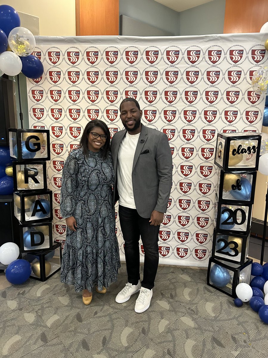 All smiles at the 2023 EOF Graduation Dinner! Congrats grads🎓🎓