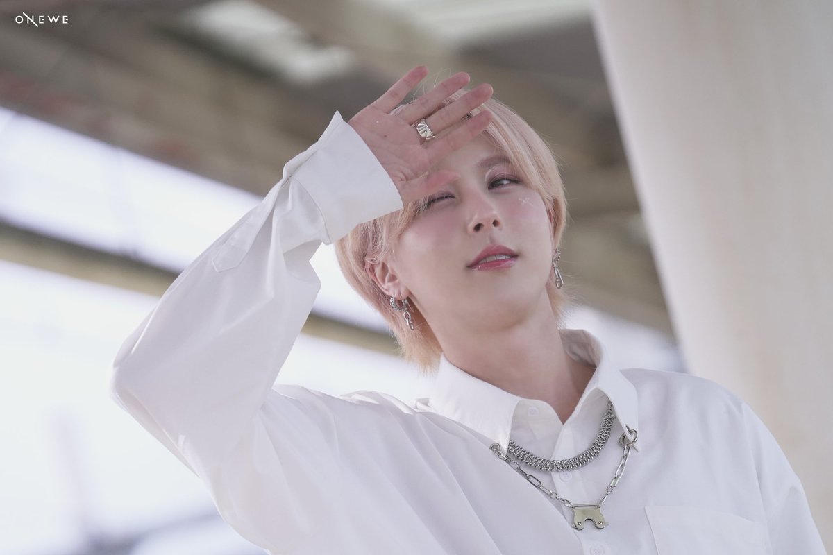 onewefiles's tweet photo. --> onewe pics <-- 

'제0호선 시간역행' MV BEHIND 📸

#ONEWE #원위 #GIUK #기욱 
#WE_SPACE @official_ONEWE https://t.co/IhOVuHGFCn