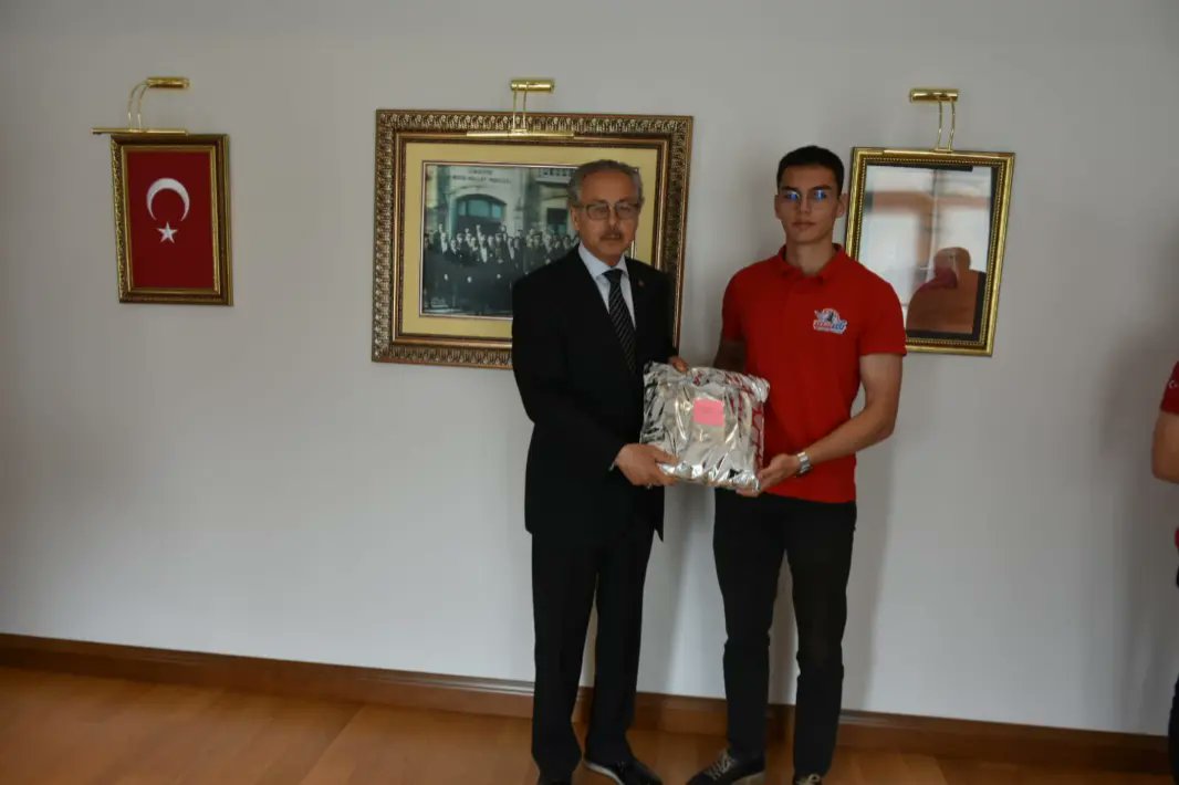 İlçe Milli Eğitim Müdürü Kemal YILDIRIM,MHGFen Lisesi Müdürü Fatih ERDOĞAN ve TEKNOFEST2023 Liseler Arası İHA yarışmasında POYRAZ Türkiye 3.cüsü olan öğrencilerimiz öğretmenleri ile birlikte Kaymakamımızı ziyaret ettiler. <a href="/kkazanmem/">Kahramankazan MEM</a> <a href="/mhgfenlisesi/">mhgfenlisesi</a> <a href="/KemalYildirim80/">KEMAL YILDIRIM</a> <a href="/fatiherdogan79/">Fatih ERDOĞAN</a>