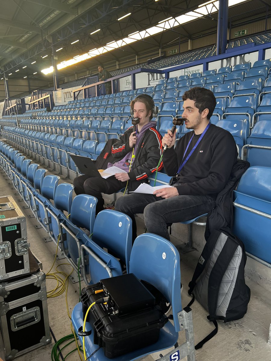 SolentSportNews's tweet image. @SolentSportsJ 

Commentators for today @KyleFalle and @MaxTimmsy start off the Hampshire Cup Men’s Finals!!! 

#BOURNEMOUTHfc vs #Basingstokefc 

@HampshireFA