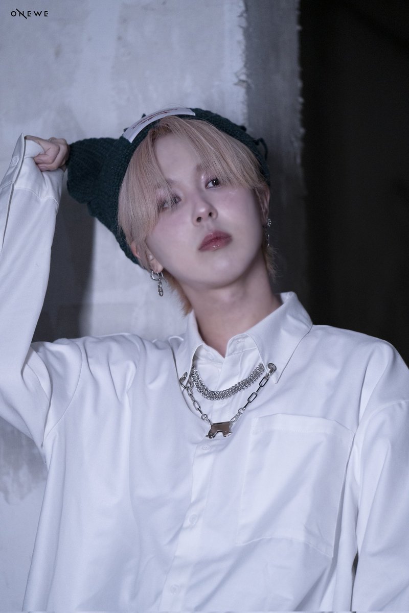 onewefiles's tweet photo. --> onewe pics <-- 

'제0호선 시간역행' MV BEHIND 📸

#ONEWE #원위 #GIUK #기욱 
#WE_SPACE @official_ONEWE https://t.co/RiX3u3w9fV