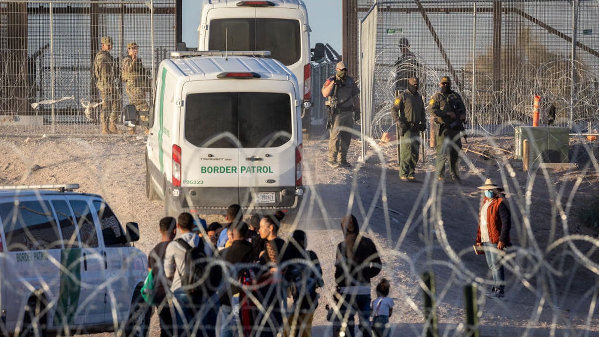 realDailyWire's tweet photo. In Major Reversal, Biden Resurrects Trump Border Policy Ahead Of Title 42 Repeal https://t.co/wD6e5lo2fR https://t.co/8YYswFUKKL