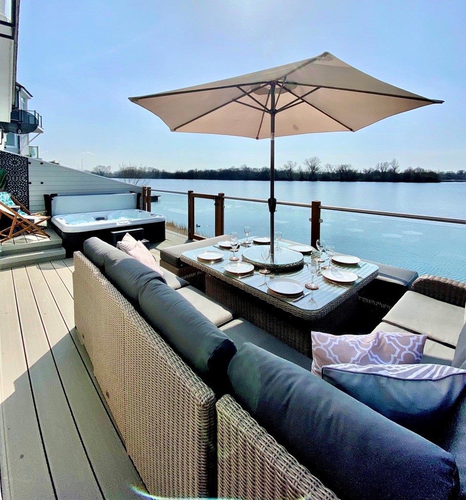 Watermark Holidays tweet media