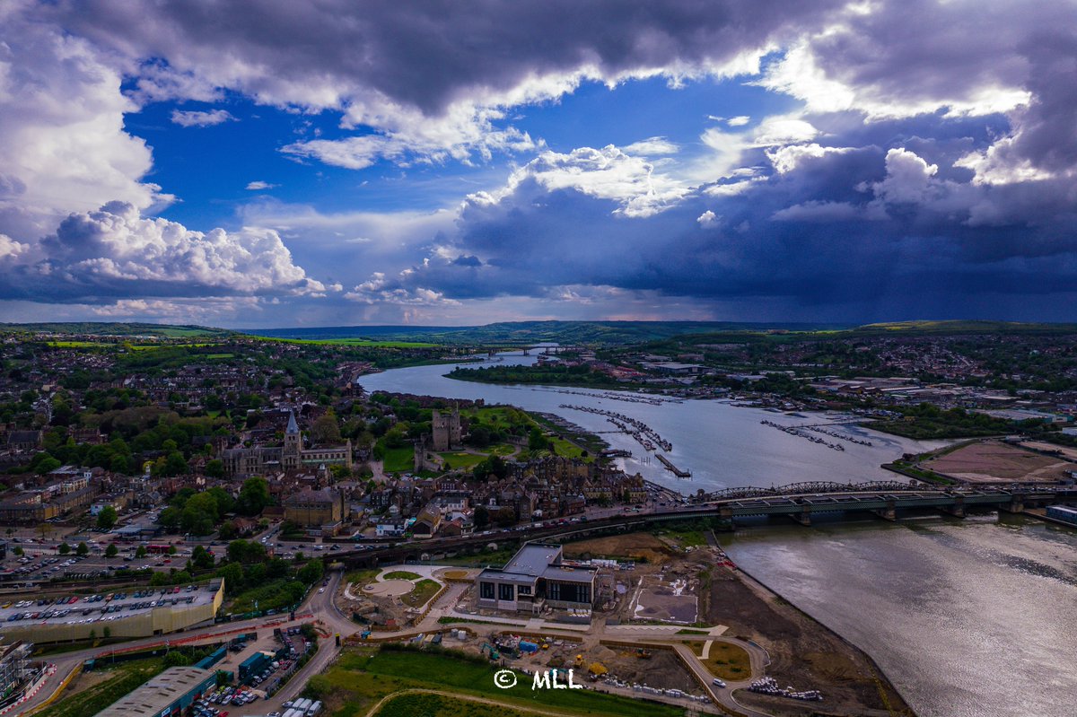 Took the Drone up for a bit, before the weather changes.

#DroneFlying #dronephotography #aerialview #Aerialphotography #DJI
#rtitbot @DroneHour @ThePhotoHour