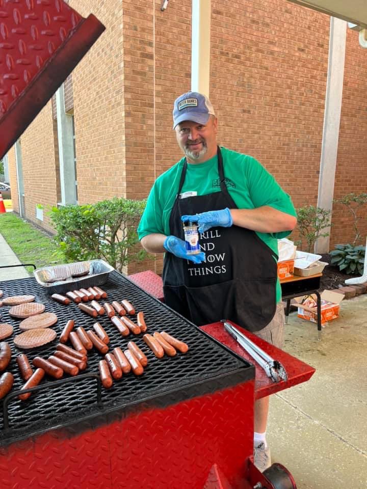 RBWTinyTigers's tweet image. When you have a retired AP that’s also an amazing grill master you get an awesome staff appreciation lunch. Thank you @BruceBossuot for keeping us fed and happy!  #BBsQandProvisions