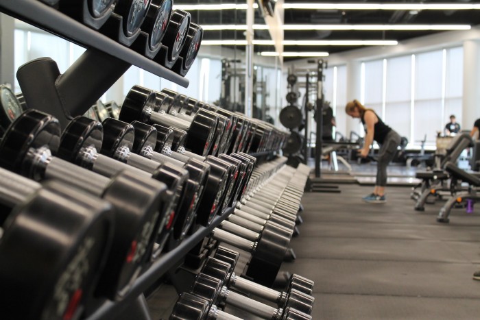 Por que começar a fazer musculação? 💪

Melhorar a saúde cardiovascular ❤️
Aumentar o gasto calórico 🔥
Aumentar a massa muscular 💪
Aumentar a autoconfiança 🥰
Aumentar a densidade óssea 🦴
Reduzir o risco de lesões 🤕
Aumentar a força 💪
Viver mais tempo 🕰️