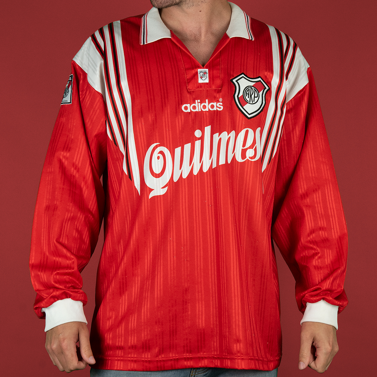 River Plate 1995 Away by Adidas 🇦🇷

A season which saw River Plate win the Copa Libertadores for the second time.

A beauty, especially in long sleeves.