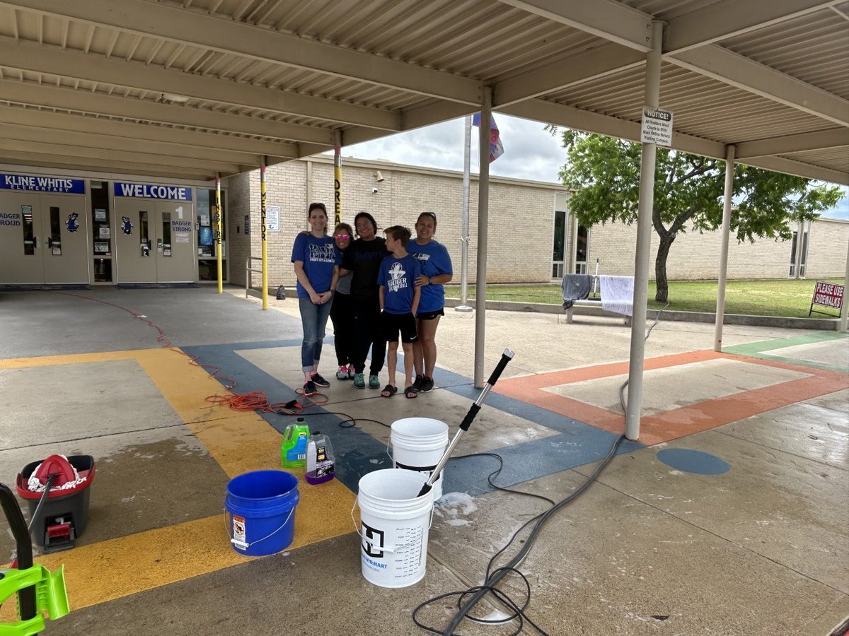 We love our teachers at KWE!  Students, PTA, Mrs. Bobo, Mrs. Chapa and Mrs. VanLiew showed some loved and scrubbed some cars for our amazing teachers!