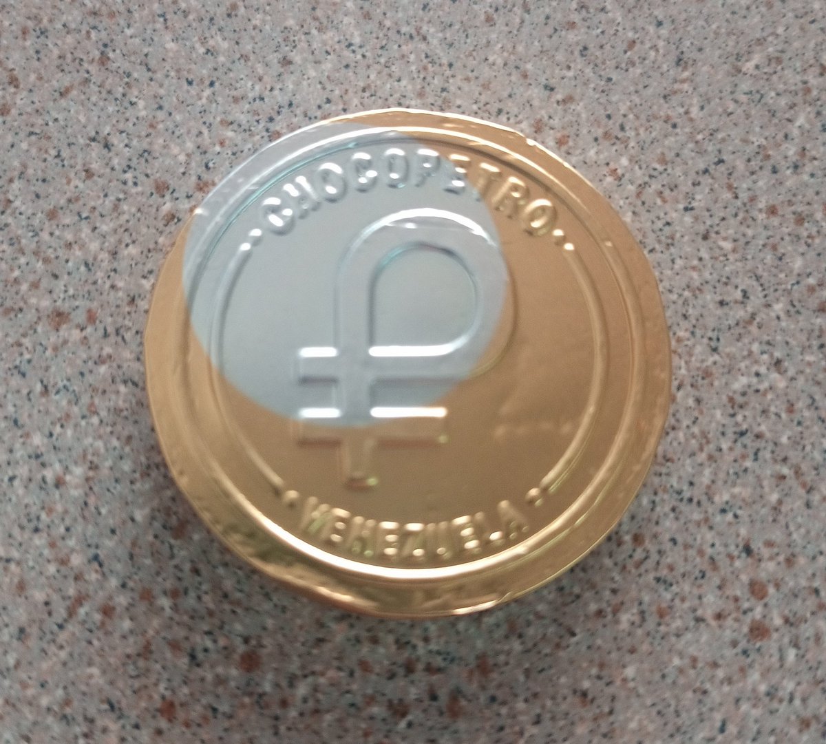 PedroViloriaX's tweet image. Un cliente me ha pagado con el #criptoactivo choco #petro 

Me siento doblemente estafado.
