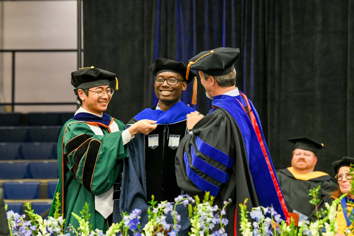 UMaine's tweet photo. What an incredible commencement weekend! 🐻 🎓

Visit https://t.co/fQGjnmHoCb to see ceremony recordings, event programs and the hundreds of amazing moments our photographers captured of the newest UMaine graduates and their loved ones. https://t.co/jt5aIaXUZs