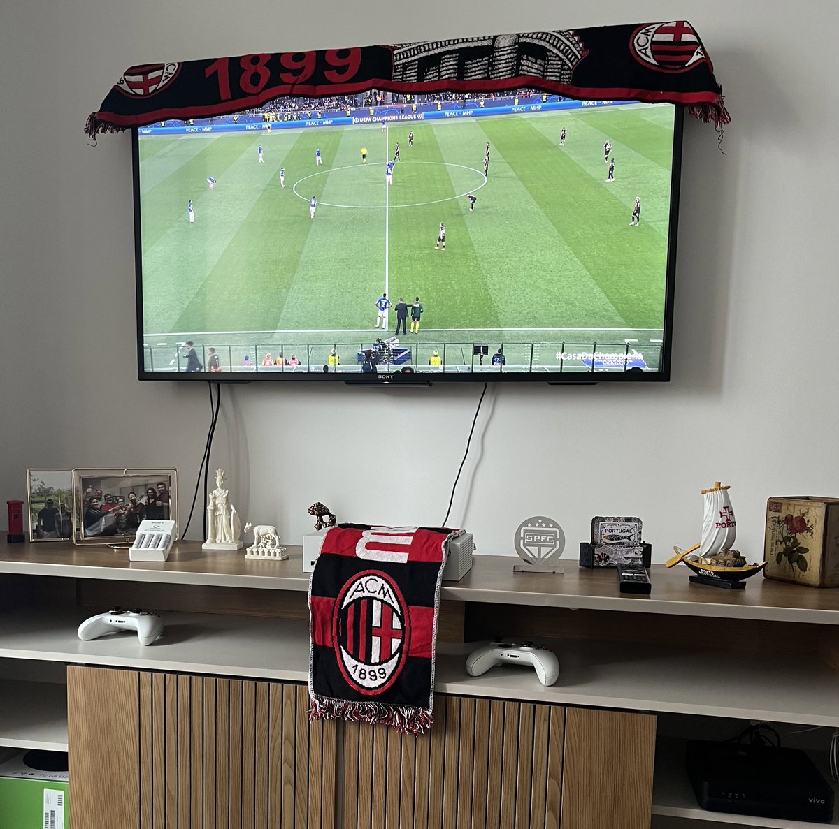 dennislima1's tweet image. Que bom ver o @acmilan novamente em uma semi final na #casadachampions #forzamilan